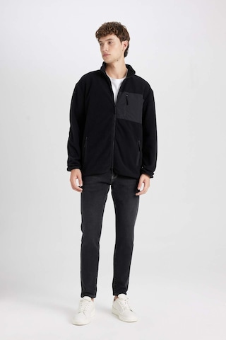 DeFacto Regular Fit Dik Yaka Fermuarlı Cepli Polar Hırka A6892AX24WNBK81 Siyah