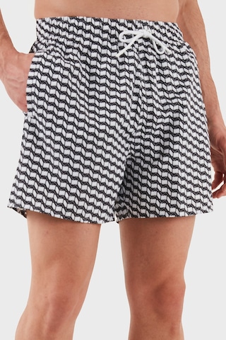 Emporio Armani Erkek Mayo Short Em000583 Af12342 F0054 Beyaz-siyah Beyaz-siyah Beyaz - Siyah