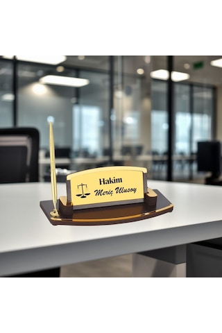 Kişiye Özel Hakim Masa Üstü İsimlik Altın Renk Şık Tasarım Kalemli Ofis İsimliği Kahverengi