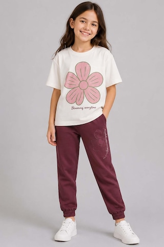 Riccotarz Kız Çocuk Göğsüden Papatya Ve Yazı Detaylı T-shirt Çift Cep Ve İp Detaylı Eşofman Takım Mor
