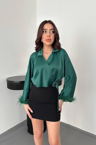 Duygudan Zümrüt Kolları Tüylü Saten Crop Zümrüt Yeşili