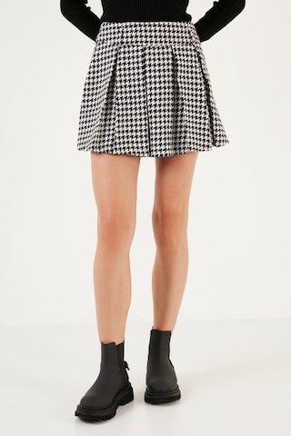 Lela Pamuk Ve Yün Karışımlı Pileli Kazayağı Regular Fit Mini Bayan Şort Etek 611Sr00028 Ekru-Siyah