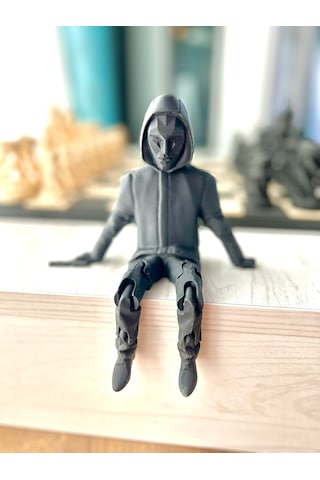 Squid Game Yönetici Figürü - 11 Cm