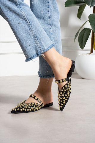 Shoetek Herewe Kadın Terlik Önden Bantlı Altın Pimli Siyah Deri