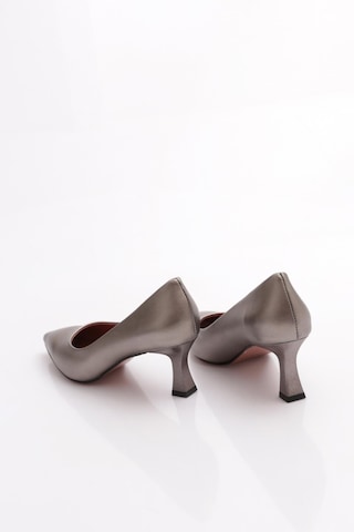 Dgn 320 Sivri Burun Parmak Dekolteli Topuklu Ayakkabi PLATIN