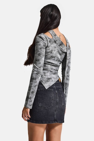 Itsbasic Kadın Gri W5 Asimetrik Kesim Özel Kumaş Tasarım Crop Top