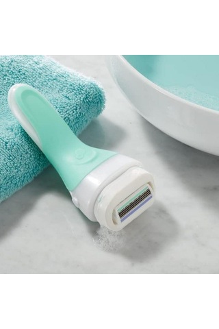 Wilkinson Sword Intuition 2 İn 1 Sensitive Care Kendinden Sabunlu 4 Bıçaklı Kadın Tıraş Bıçağı