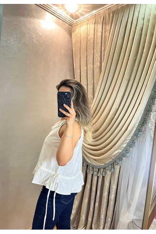 İlayla Beyaz Yaka Fırfır Detaylı Beli Bağcık Detaylı Bluz