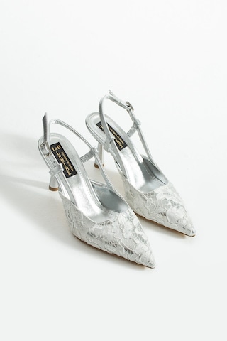 Lebibe Shoes Lısa Kadın Gümüş Sivri Burun 7 Cm Topuklu Çiçek Dantel Desenli Rugan Slingback Ayakkabı