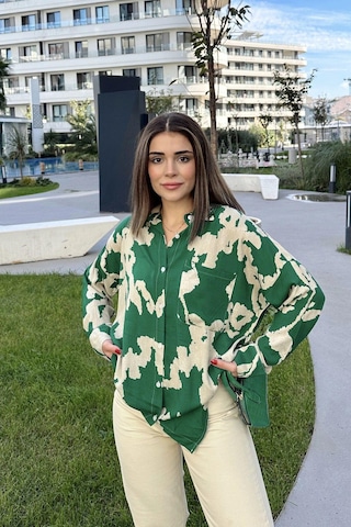 Kadın Yeşil Uzun Kol, Arkası Pliseli, Salaş Dökümlü, Viskon Gömlek Yeşil