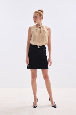 Sateen Bel Aksesuarlı Mini Etek - Siyah-136789 Siyah