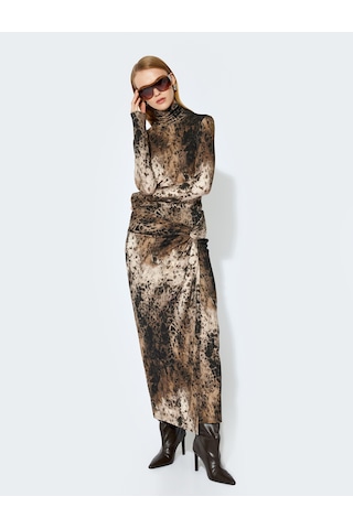 Koton Koton X Şahika Ercümen - Desenli Balıkçı Yaka Slim Fit Uzun Kollu Body Kahverengi Desenli 5wak30101ek Kahverengi