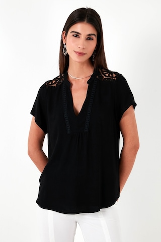 Lela Güpür Detaylı % 100 Pamuk Regular Fit V Yaka Bayan Bluz 611Bz0286 Siyah