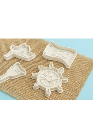 Korsan Temalı Kurabiye Kalıbı Seti 4 Lü Gemi Dümeni, Bayrak, Şapka Ve Dürbün Figürleri Beyaz
