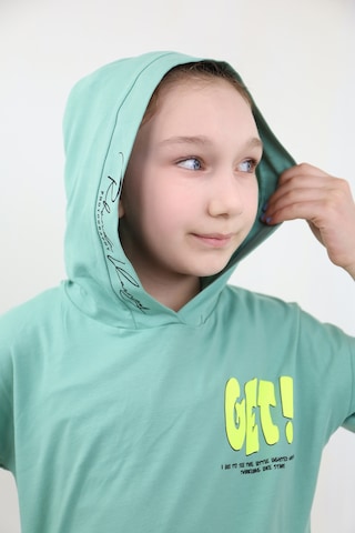 Toontoy Kids Toontoy Kız Çocuk 2'li Takım Baskılı Kapüşonlu Cepli T-shirt & Beli Lastikli Kapri Şort - Lazer Kesim Detaylı Yeşil