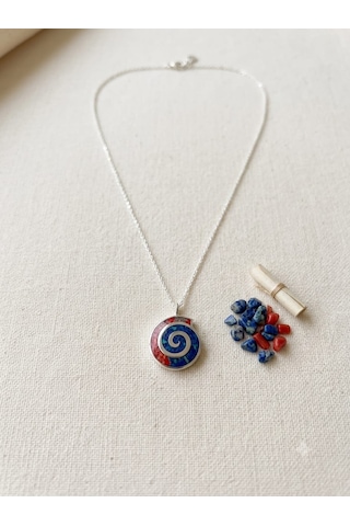 Atölye Han Özel Tasarım 925 Ayar Doğal Taş Lapis- Mercan Mozaik Süslemeli Spiral Kolye Gümüş