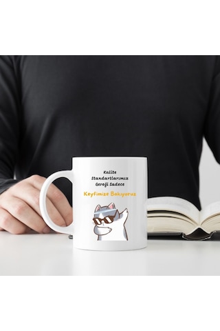 Komik Kedi Temalı Kahve Kupası Keyfimize Bakıyoruz Tasarımlı Hediyelik Kupa Beyaz