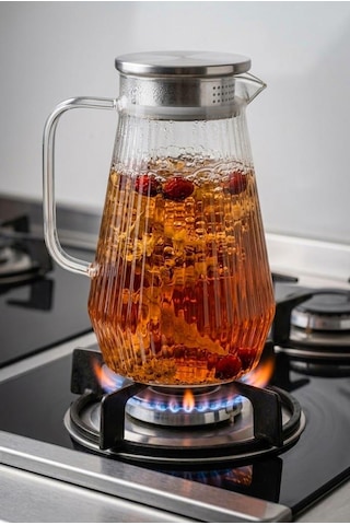 Ateşe Dayanıklı Borosilikat Çizgili Cam Sürahi 1800 Ml - Paslanmaz Çelik Süzgeç Kapaklı Bitki Çayı Ve Su Sürahisi