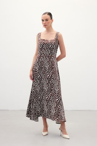 Sateen Kare Yaka Zebra Desenli Elbise - Kahve-136359 Kahve