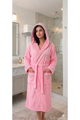 Triga Pembe Ara Biyeli Nakışlı Kadın Bornozu %100 Bambu, Pamuk, Su Emici, Hızlı Kuruma Açık Pembe