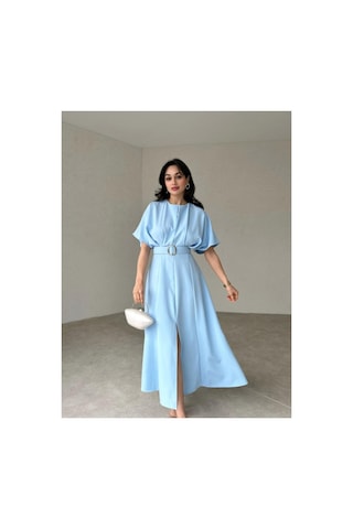 Afiş Butik Kemer Detaylı Yırtmaçlı Piliseli Midi Elbise Bebe Mavisi Bebe Mavisi