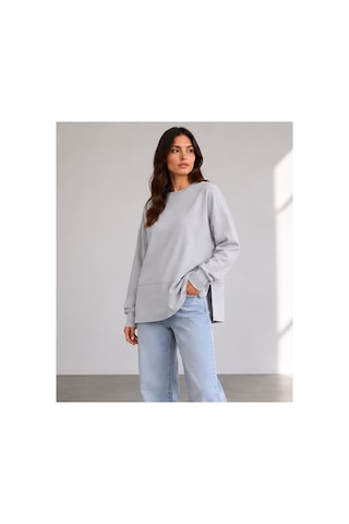 Herkesemoda Oversize/geniş Kalıp Yırtmaçlı Bisiklet Yaka Yumuşak Tuşeli Örme Sweatshirt Gri