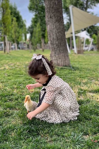 Siyah Kurdele Detaylı Minik Çiçekli Şifon Tül Tasarım Kız Çocuk Bebek Elbise Ve Toka Takımı 001