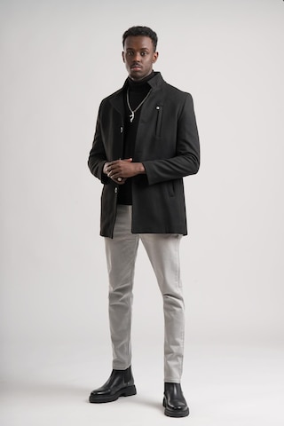 Slimfit Hakim Yaka Düğme Kapamalı Yan Cepli Astarlı Tek Yırtmaçlı Yünlü Kaşe Kaban Siyah