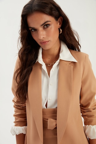 Sateen Klasik Yaka Uzun Ceket - Camel