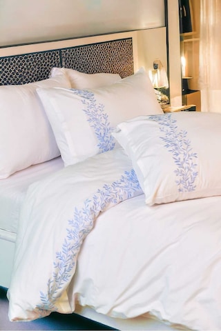 Üstü Nakışlı Altı Düz Çift Taraflı Çarşafı Lastikli Nevresim Takımı - Kutulu Çok Renkli