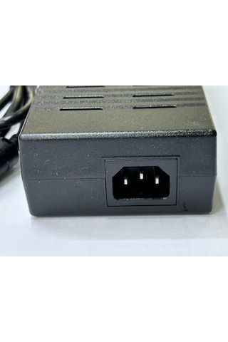 12 Volt 15 Amper Adaptör 12 Volt 15 Amper Plastik Kasa Adaptör 12 Volt 15 Amper 5.5 Mm 2.5 Mm Adaptör