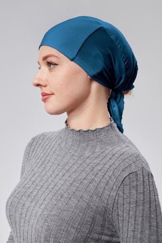 Kadın Tesettür Likralı Penye Dikişsiz Kaymaz Düz Bağlamalı Bone Petrol Mavisi