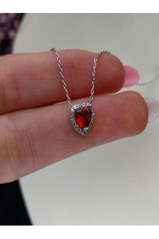 Swarovs'ki Taşlı Kırmızı Kalp Model 925 Ayar Gümüş Sevgiliye Eşe Anneye Arkadaşa Hediye Kolye