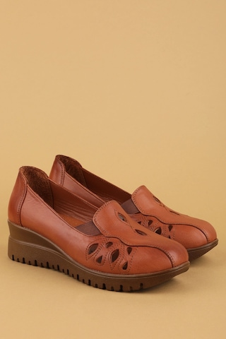 Gondol Kadın Hakiki Deri Anatomik Taban Dolgu Topuklu Lazer Delikli Ayakkabı Pyt.6300 Taba
