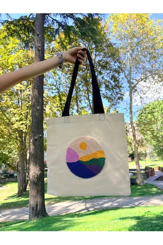 Bolergıashop Monura Grande Tasarım Canvas Omuz Çantası Bej - Beyaz - Pembe Punch İşleme Bolergıashop Monura Grande Tasarım Canvas Omuz Çantası Bej - Beyaz - Pembe Punch İşleme