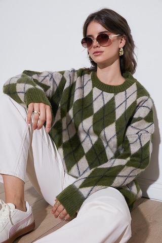 Lela Oversize Fit Bisiklet Yaka Baklava Desenli Yumuşak Dokulu Bayan Kazak 4616223 Haki