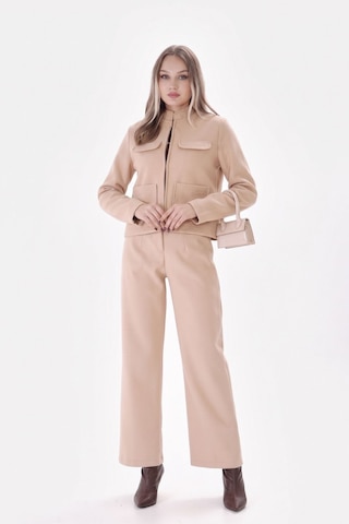 Soft&Basic Kadın Bej Dik Yaka Cepli Ceket Düz Paça Pantolon İkili Takım