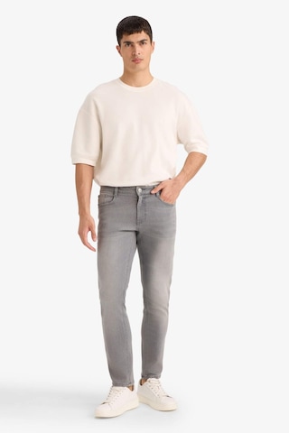 Defacto Pedro Slim Fit Dar Kalıp Normal Bel Dar Paça Cepli Jean Pantolon D0027AX24AU Gri