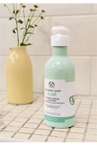The Body Shop Nemlendirici Etkili Aloe Yüz Temizleyici 250 Ml