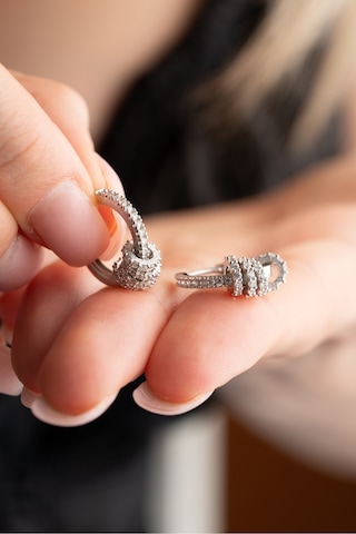 Nereze 925 Ayar Gümüş Rodyumlu 15 Mm Zirkon Taşlı Minik Halkalı Küpe