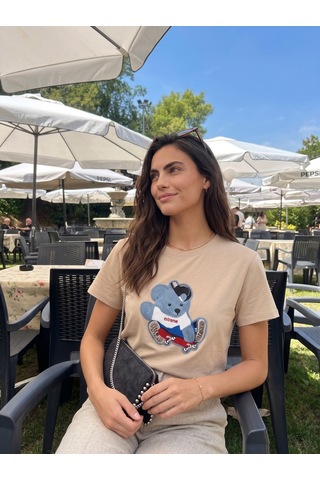Onloox Kadın Bej Bej Pamuklu Bisiklet Yaka Rahat Kalıp Teddy Nakışlı İşlemeli Kısa Kollu T-shirt