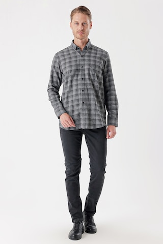 Siyah Uzun Kollu Ekoseli Gabardin Sert Yaka Cepli Casual Comfort Fit Gömlek 1004235113-siyah Siyah