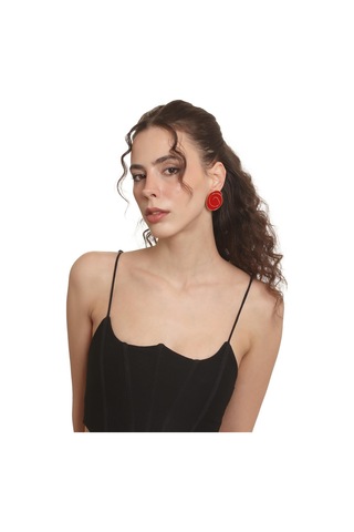 Kadın Altın Renk Lak Kaplama Çivili Model Kırmızı Mineli Küpe Altın