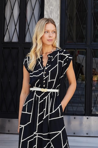 Kadın Yumuşak Dokulu İpeksi Modal Kumaş Hakim Yaka Beli Lastikli Önü Düğmeli Diz Altı Elbise-siyah Desen Siyah Dsn.