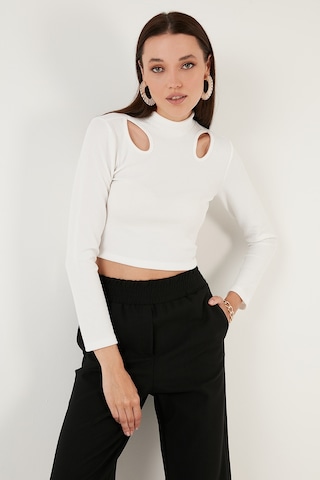 Lela Esnek Slim Fit Cut Out Pencereli Dik Yaka Crop Bayan Bluz 5865348 Beyaz