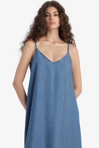 Defacto Fashion Fit Akışkan Kumaş İnce Askılı Maxi Elbise D8258AX25SM Mavi