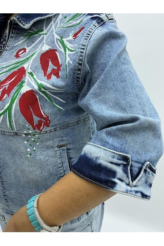 Trieste Büyük Beden Fermuarlı Lale Desenli Yıkamalı Denim Kapri Kol Kadın Ceket Mavi