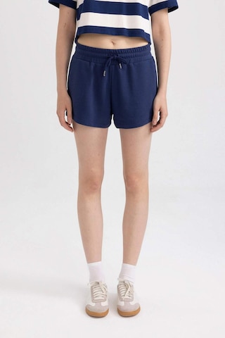 DeFacto Regular Fit Normal Bel Kısa Basic Düz Şort C7600AX24SMNV42 Lacivert