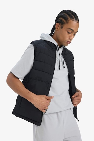Defacto Defactofit Slim Fit Dar Kesim Su Geçirmez Fermuarlı Şişme Yelek E9215ax25aubk81 Siyah
