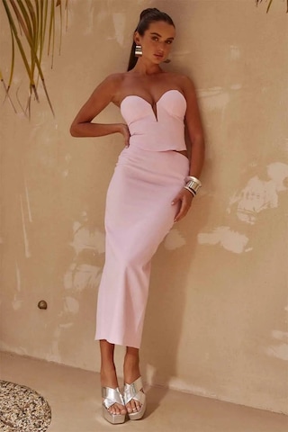 Baker By Ted Baker Ellery Bustier: Derin V Yaka Şık Tasarım, Ince Ped, Ve Kıvrımlı Kenarlarla Göz Alıcı Açık Pembe